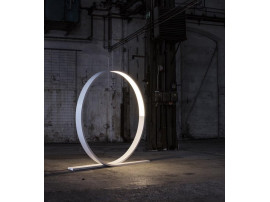 LOOP Giant floor lamp