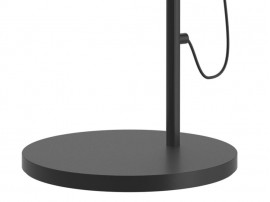Yuh table lamp or desk lamp. Black
