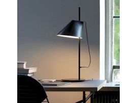 Lampe de table ou de bureau scandinave Yuh noire