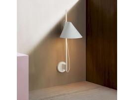 Yuh wall lamp . White