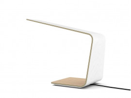 Lampe à poser scandinave modèle Led 1. Exterieur blanc ou noir.