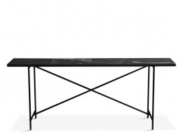 Console scandinave en marbre de Carrare. Structure noire. 