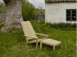 Chaise longue scandinave modèle Between Lines. 