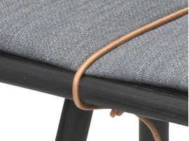 Tabouret scandinave modèle Georg. Noir. 