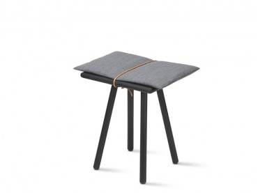 Tabouret scandinave modèle Georg. Noir. 