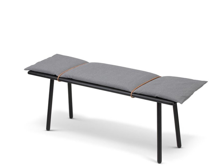 Banc scandinave modèle Georg. Noir. 