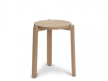 Tabouret scandinave modèle Nomad. 