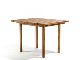 Table de repas scandinave pour 4 pers. modèle Djurö. 