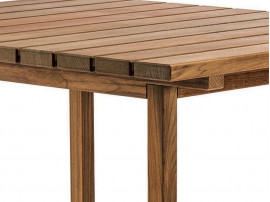 Table de repas scandinave pour 4 pers. modèle Djurö. 