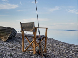 Chaise pliante scandinave modèle Kryss. 