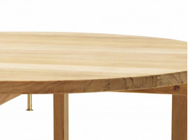 Table scandinave modèle Kryss. 