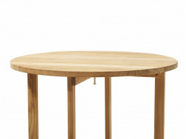 Table scandinave modèle Kryss. 