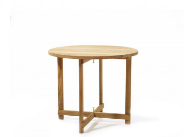 Table scandinave modèle Kryss. 