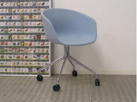 Fauteuil de bureau à roulettes About A Chair AAC 25 tapissée