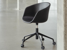 Fauteuil de bureau à roulettes et hauteur réglable About A Chair AAC 53 tapissée