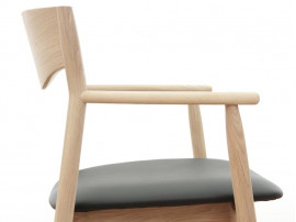 Fauteuil scandinave en chêne modèle Magrethe