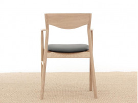 Fauteuil scandinave en chêne modèle Magrethe