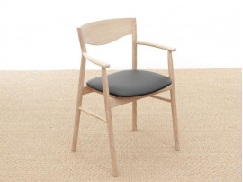 Fauteuil scandinave en chêne modèle Magrethe