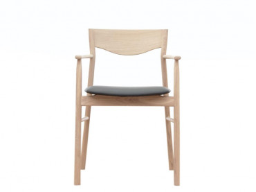 Fauteuil scandinave en chêne modèle Magrethe