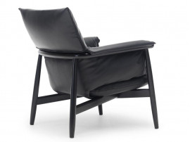 Fauteuil scandinave modèle E015 "Embrace". Edition neuve. 