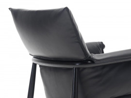 Fauteuil scandinave modèle E015 "Embrace". Edition neuve. 