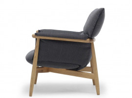 Fauteuil scandinave modèle E015 "Embrace". Edition neuve. 