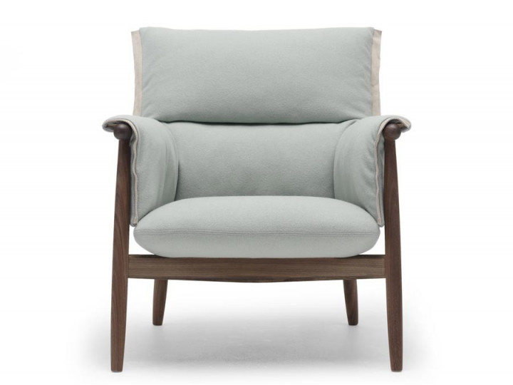 Fauteuil scandinave modèle E015 "Embrace". Edition neuve.