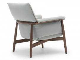 Fauteuil scandinave modèle E015 "Embrace". Edition neuve. 