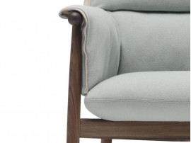 Fauteuil scandinave modèle E015 "Embrace". Edition neuve. 