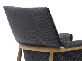 Fauteuil scandinave modèle E015 "Embrace". Edition neuve. 