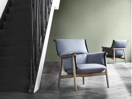 Fauteuil scandinave modèle E015 "Embrace". Edition neuve. 