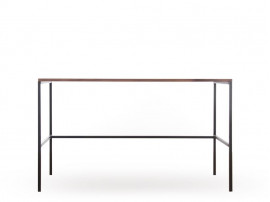 Bureau modèle  Cosmopol Large,  en noyer et acier. Sur mesure.
