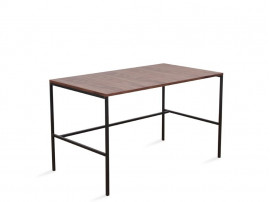 Bureau modèle  Cosmopol Large,  en noyer et acier. Sur mesure.