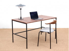 Bureau modèle  Cosmopol Large,  en noyer et acier. Sur mesure.