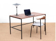 Bureau modèle  Cosmopol Large,  en noyer et acier. Sur mesure.