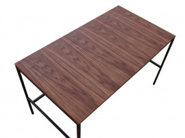Bureau modèle  Cosmopol Large,  en noyer et acier. Sur mesure.