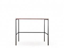 Bureau modèle  Cosmopol small, en noyer et acier. Sur mesure.