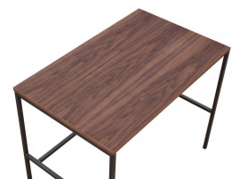 Bureau modèle  Cosmopol small, en noyer et acier. Sur mesure.