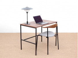 Bureau modèle  Cosmopol small, en noyer et acier. Sur mesure.