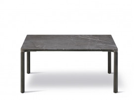 Table basse scandinave modèle Piloti carrée en pierre 75 x 75 cm