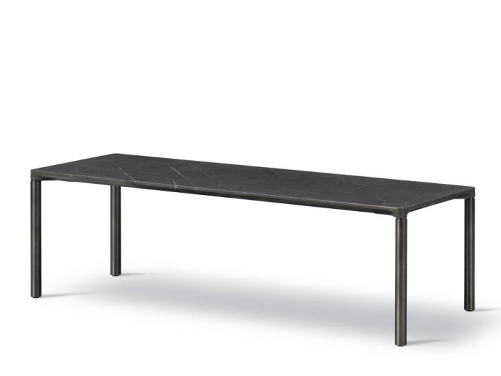 Table basse scandinave modèle Piloti rectangulaire en pierre 120 x 39 cm