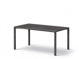 Table basse scandinave modèle Piloti rectangulaire en pierre 75 x 39 cm
