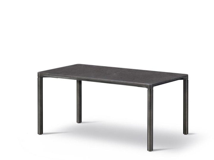 Table basse scandinave modèle Piloti rectangulaire en pierre 75 x 39 cm
