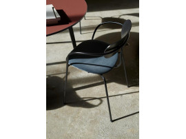 Pavilion Armchair AV4