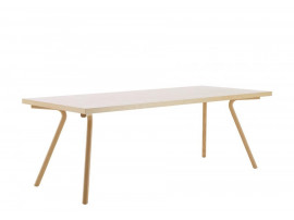 Table de repas scandinave Bespoke Angle. Sur mesure