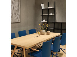 Table de repas scandinave Bespoke Angle. Sur mesure