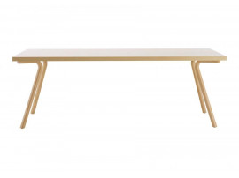 Table de repas scandinave Bespoke Angle. Sur mesure