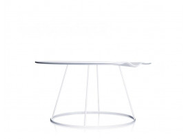 Breeze coffee table with wavy top Ø 80 cm