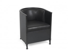 Theselius Noir easy chair 