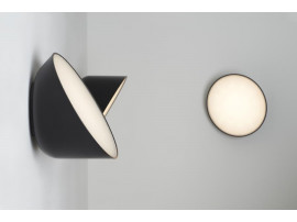 Thirty wall lamp. 2 colors